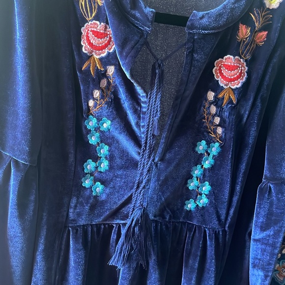 Shein Blue velvet with embroidery flower dress size M - Picture 5 of 6